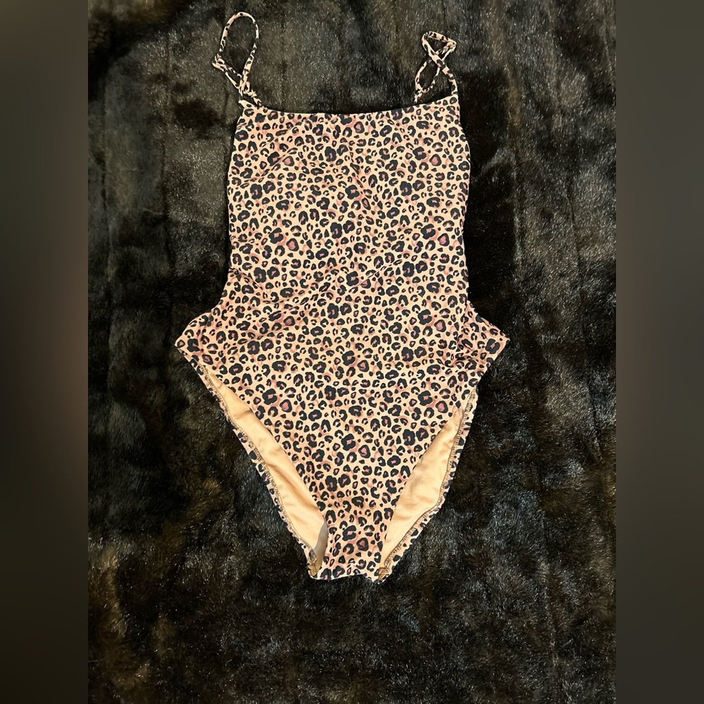 Shade & Shore Leopard Print One Piece Swimsuit Women’s Size Large Cutout